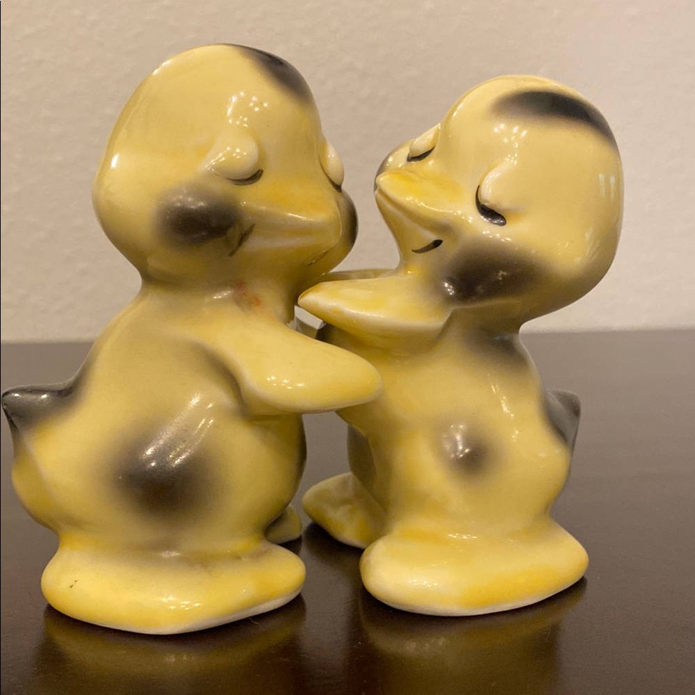 Vintage 40’s Van Tellingen Hugging Ducks Salt and Pepper Shakers.